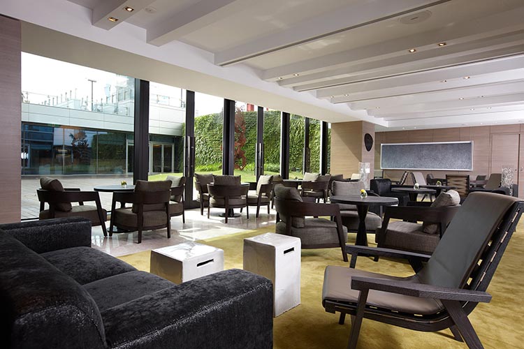 「香堤邂逅」下午茶帶來台北信義區法式甜點的極致奢華體驗。搭配隨季節變化的甜點與限量單點品項，未來也會不定期推出新品與限量升級選項。推薦甜點控、精品迷與姐妹聚會首選，來這裡盡情感受來自巴黎的優雅與甜蜜。