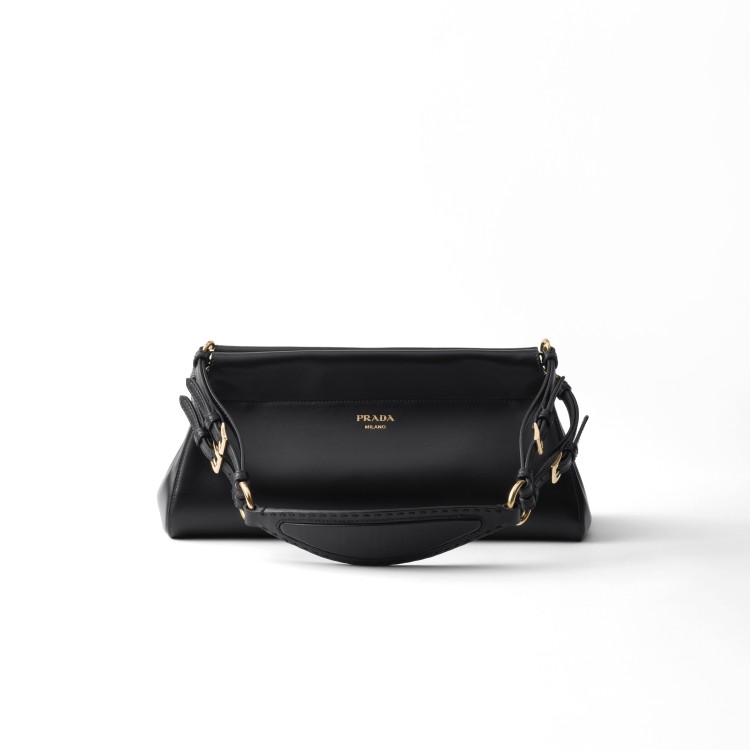 Prada皮革肩背包,商品價格 NTD 115,000。