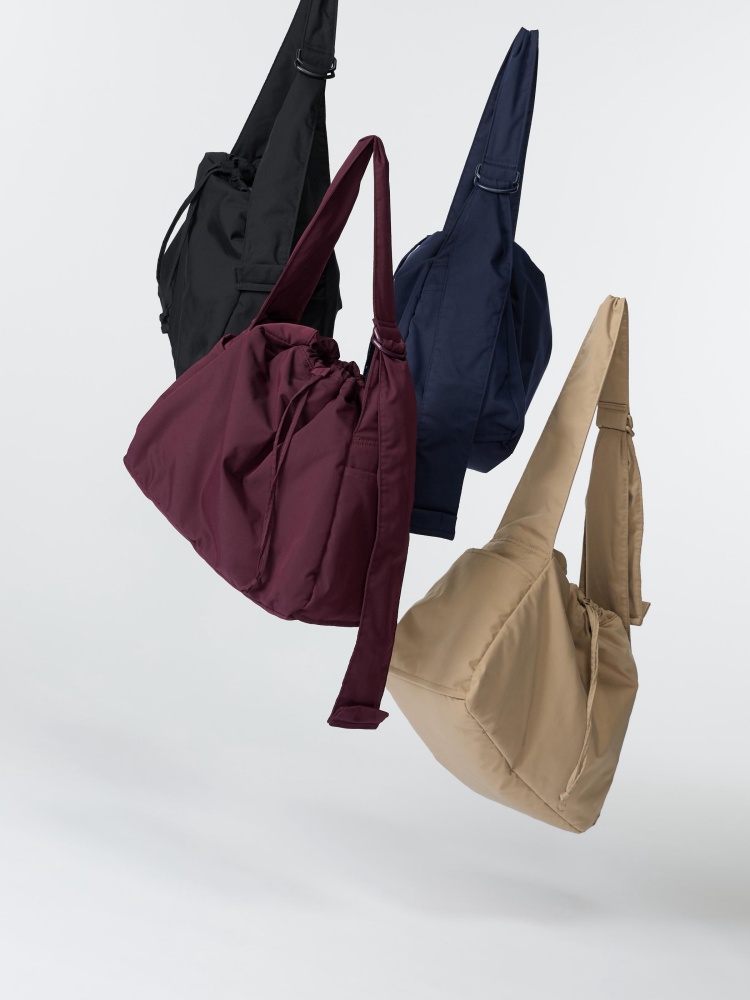 Uniqlo「澎軟肩背包」預計於8月11日正式登場,建議售價為NT$790,不只價格親民,設計細節與質感也遠超預期,已被不少網友預測為下一款「秒殺神包」。