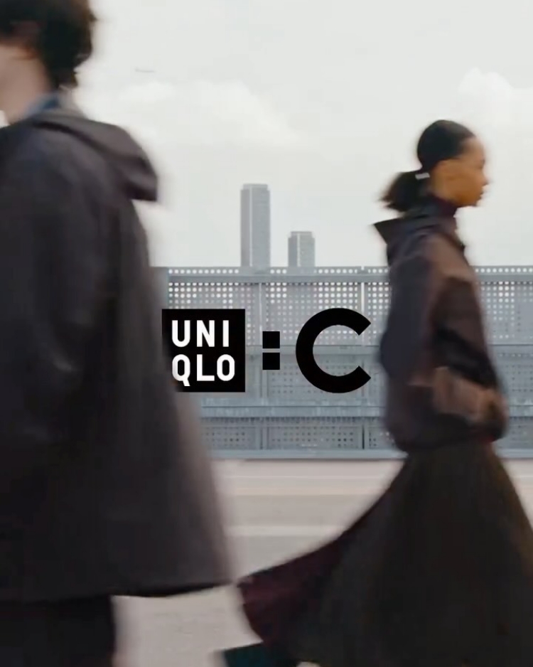 Uniqlo: C 2025秋冬系列形象廣告釋出,由Chloé與Givenchy的前任創意總監Clare Waight Keller打造