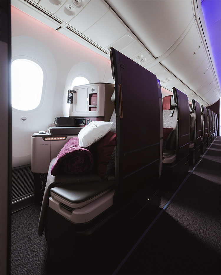 卡達航空Qsuite套艙配上可全平躺座椅、高質感寢具與按摩功能，飛行直接升級成精品飯店。
