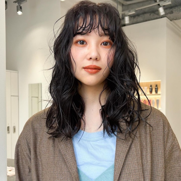 圓臉髮型推薦15：日系鎖骨剪芭比捲