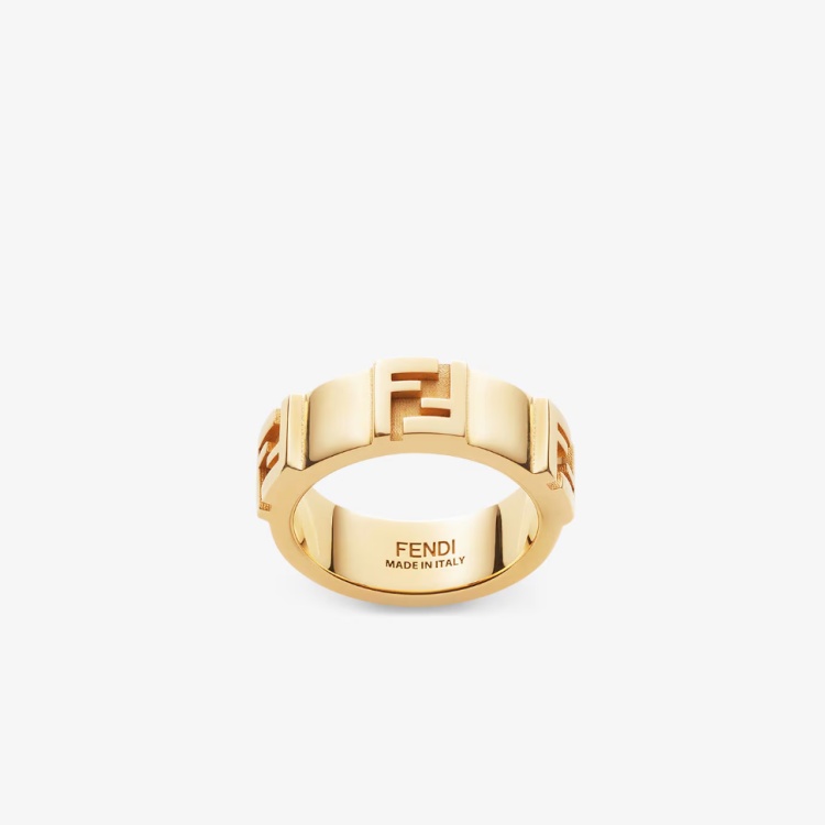 以建築感見長的 Fendi，在珠寶設計上同樣展現精湛雕刻美學。