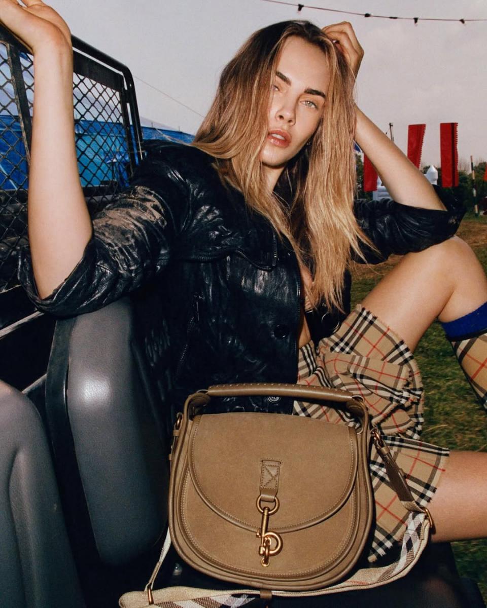 Burberry 不單單只是重視「經典」的重要性，也持續優化品牌故事的描述，針對不同的消費者受眾，制定差異化的行銷策略，同時專注質量