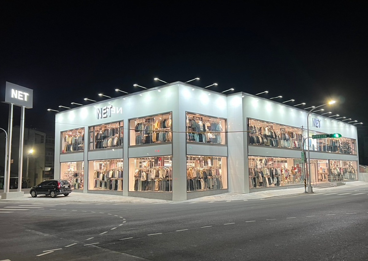 此為Net在嘉義朴子開設的門店,於2024年開幕,顯現品牌多年深耕的中南部郊區市場,穩穩抓住重視實穿、沒有高度重視流行、追求CP值的消費者。