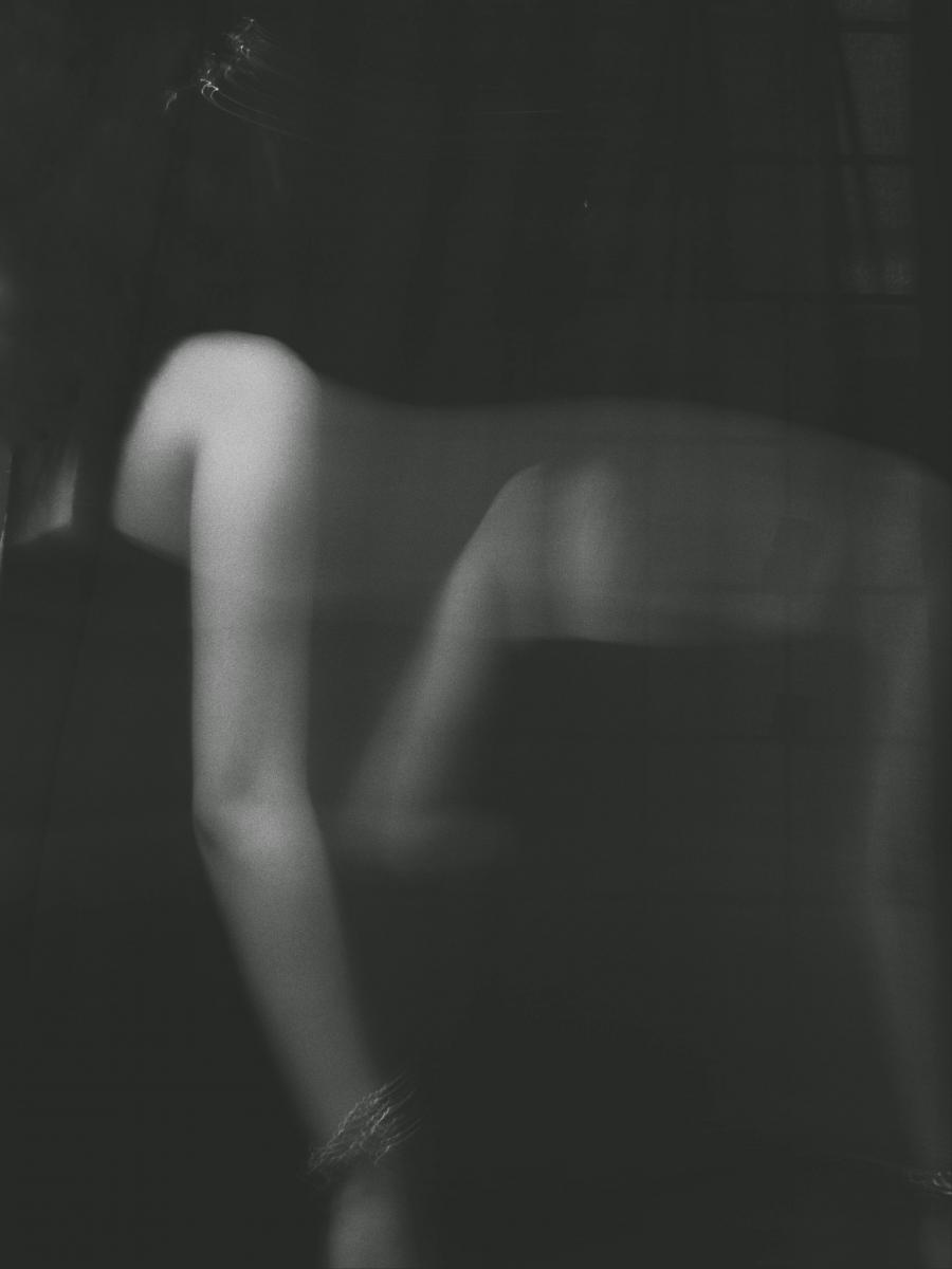 「鬼月」指的是農曆七月，在傳統民俗中又被稱作中元節。民間相信，這段期間陰間的鬼魂將獲得短暫自由，返回人間探親或接受供養，因此農曆七月初一被稱為「鬼門開」，而月底則是「鬼門關」。