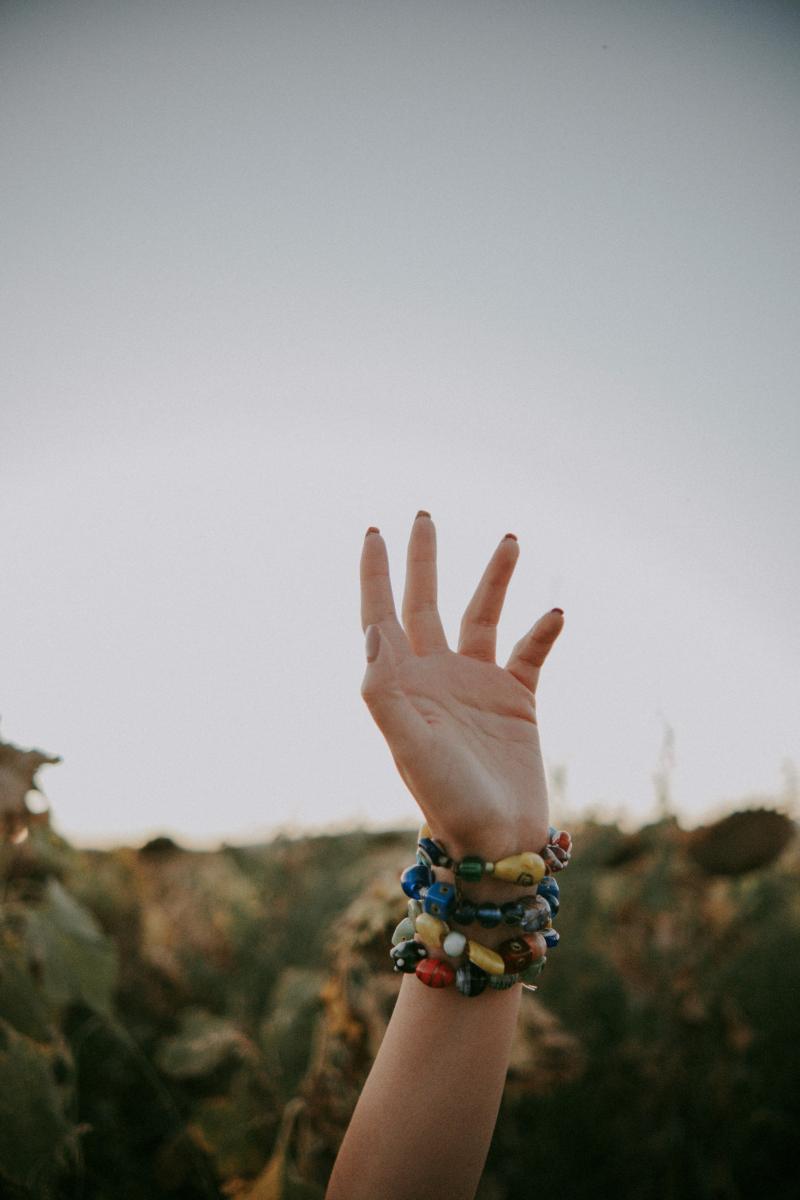 飾品疊戴雖是時尚潮流，但在鬼月卻被視為禁忌之一。