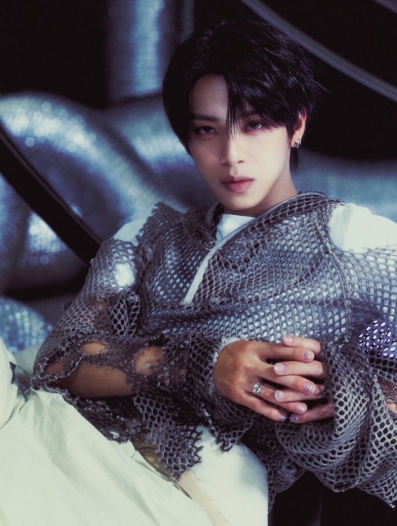 2000/10/23 出生的麒文在 SEVENTOEIGHT 擔任隊長、主唱。