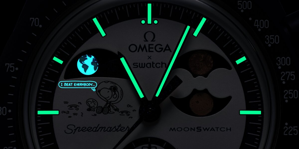 更妙的是,在紫外光下還能顯現隱藏短語,悄悄致敬 Omega 首支登月錶 Moonwatch 的開拓精神,也象徵著對突破與想像的無限推崇。