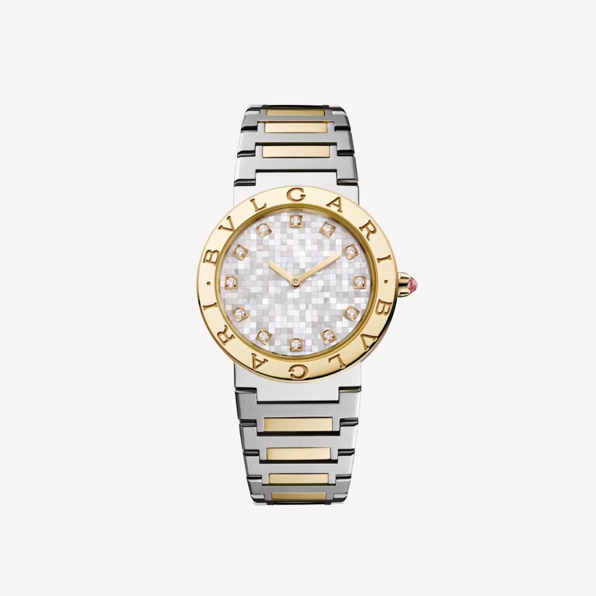 「10:10」不只是笑臉，它也完美地達成視覺上的對稱美學。