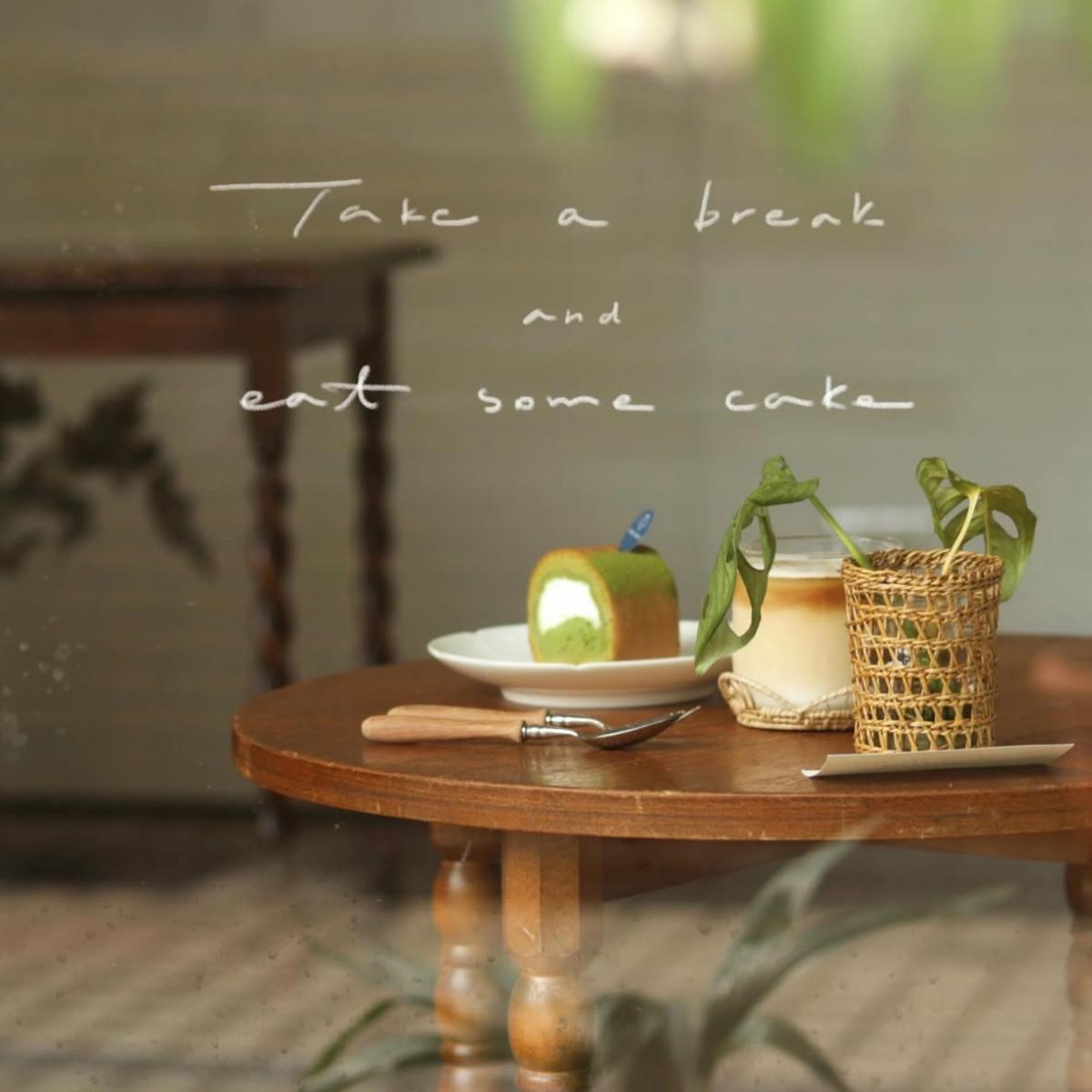 在台北東區的巷弄中,有間別具風格的「空服員的手作甜點」,由一位曾經翱翔天際的空服員創立,將旅行中品嚐到的各地甜點靈感,化作一道道精緻的手作點心。