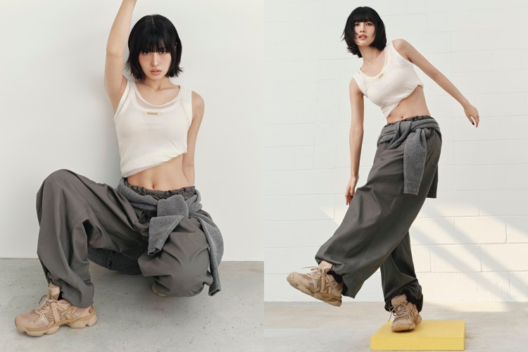 MOMO以一件合身白色短版背心搭配寬鬆工裝風長褲，營造出上窄下寬的俐落比例，舉手之間展現出健康緊實的腹部線條。