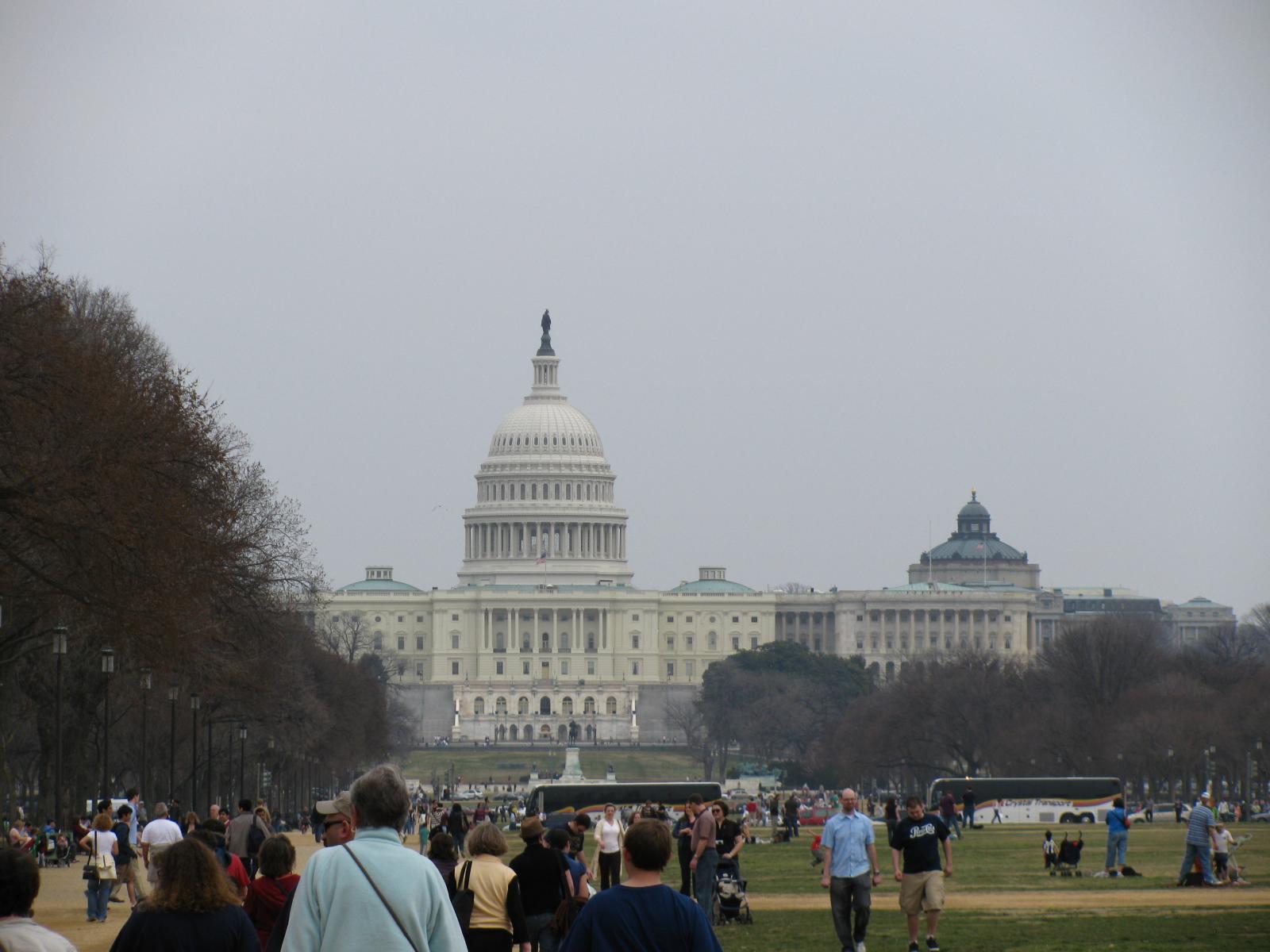 不只「簽證保證金計畫」，同一時間也推出了「簽證誠信費計畫」。