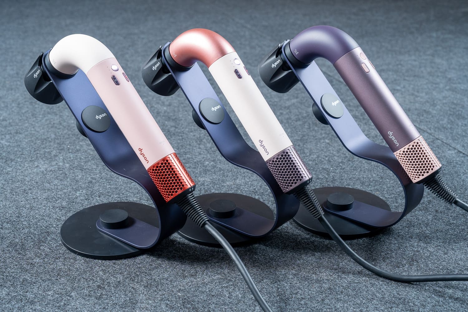 Dyson Supersonic r™精準造型輕量吹風機，三色，325g，NTD14,900