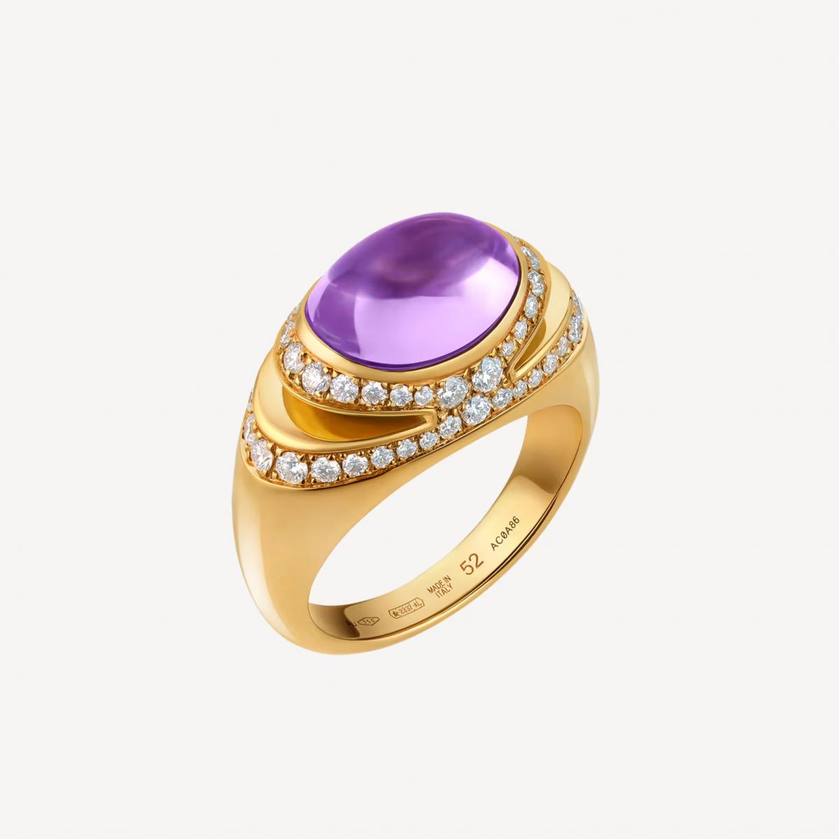 紫水晶的通透紫色象徵靈性、直覺與精神平衡，能幫助水瓶在創新與實踐之間找到節奏。