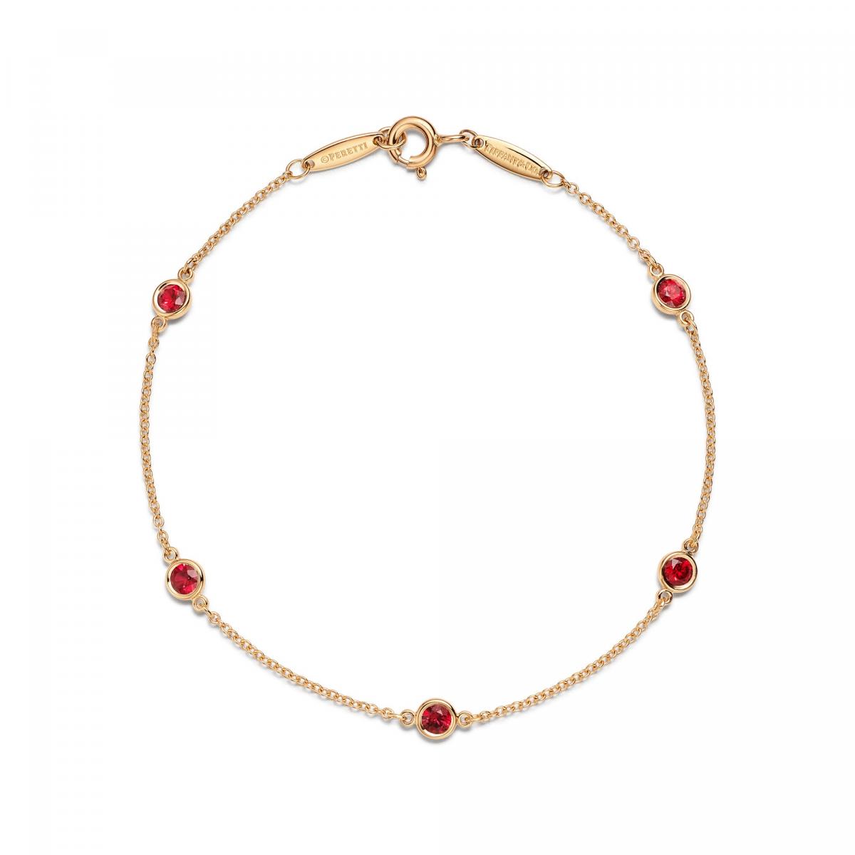 自古以來，紅寶石被視為愛與權力的象徵，適合巨蟹用來表達對家人與愛人的守護心。