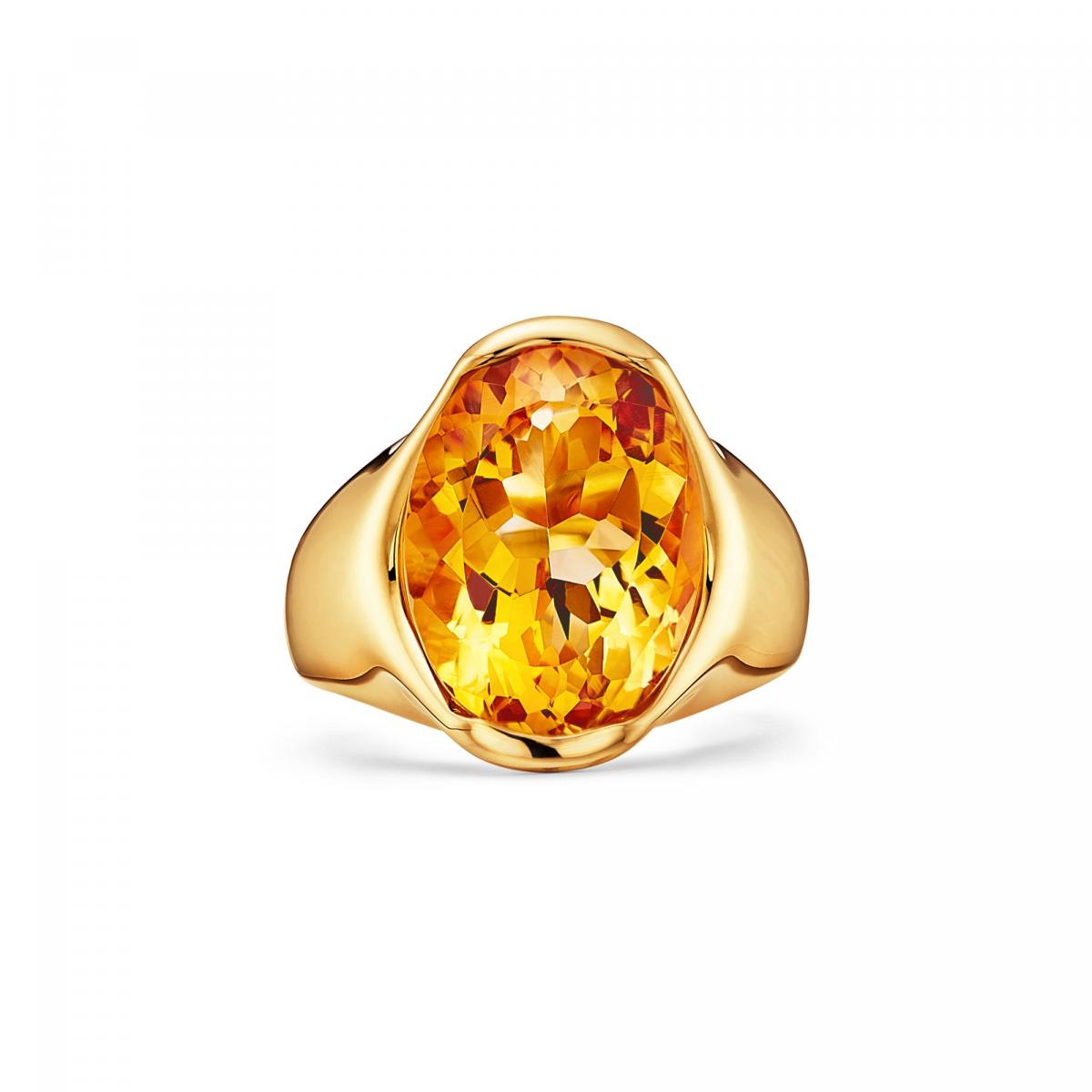 黃水晶象徵財富、喜悅與目標達成，適合天蠍在重要談判或決策場合佩戴。