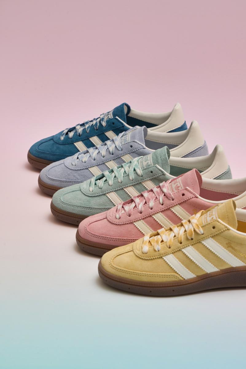 以復古風格為設計核心的 Adidas Originals,近日以「T-Toe」家族系列鞋款在次抓緊人心,可愛的粉色系,加上標誌性的線條設計,讓人過目難忘。