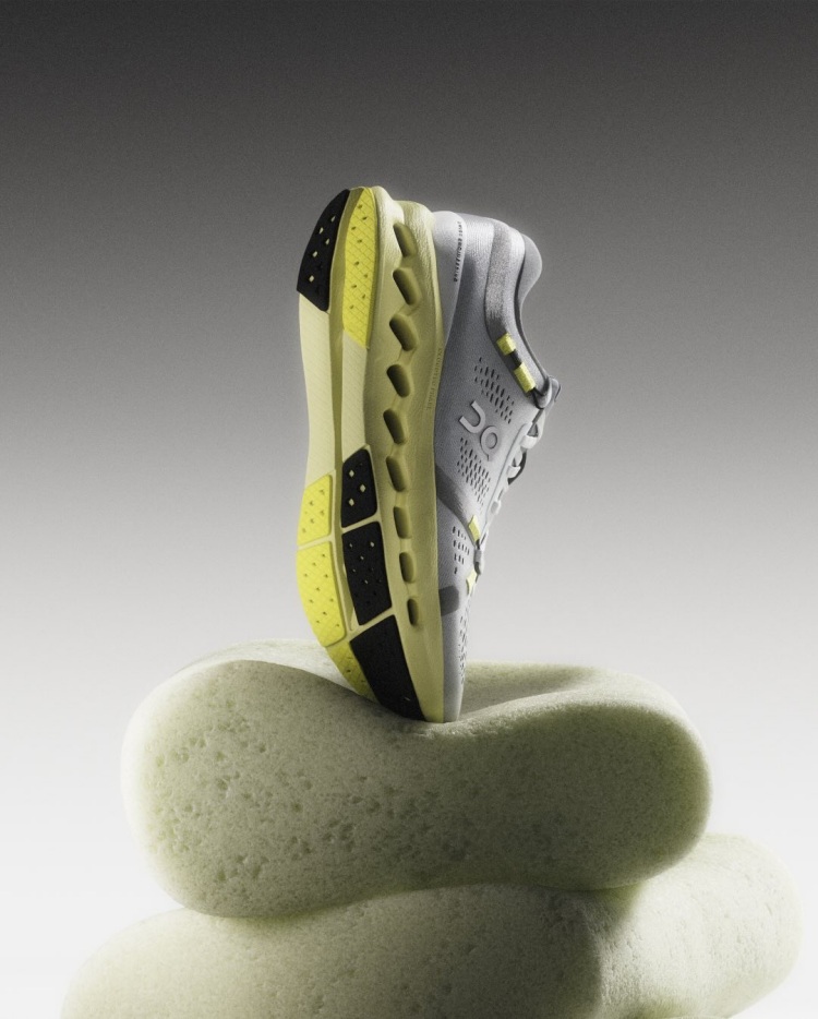 根據最新財報，2025年第一季營收達7.266億瑞士法郎（約NTD266.5億元），年增幅高達43%，大幅超越市場預期。品牌同步上調全年財測，預計營收將突破28.6億瑞郎（約NTD1,044億元），正式跨入「千億新台幣」俱樂部。