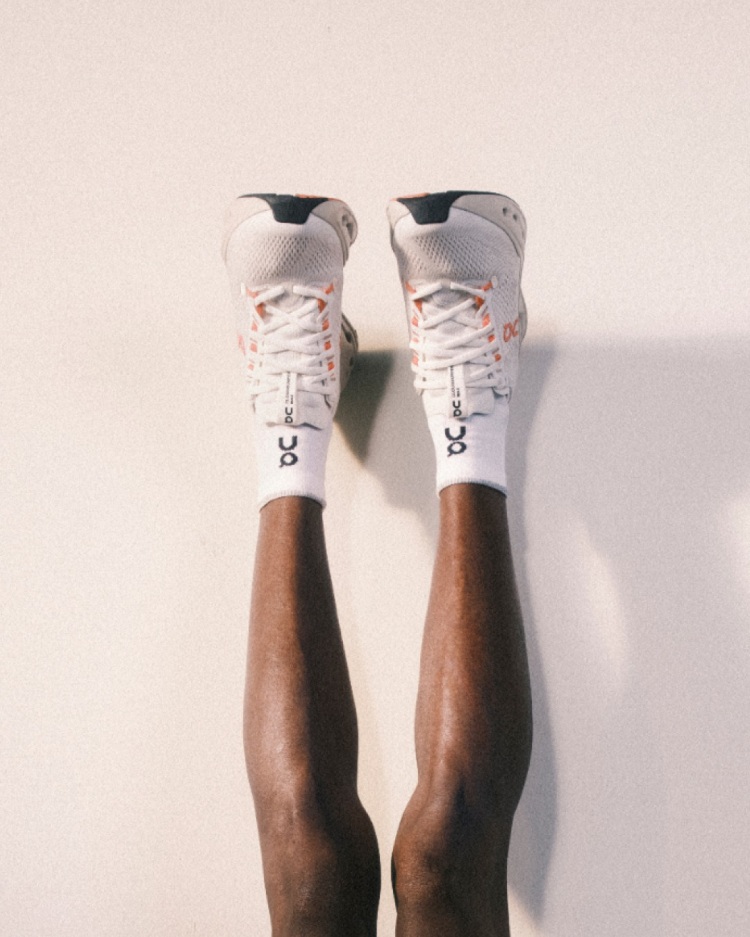 雖然On的熱門程度如日中天，但依舊保持著非常謹慎的態度在進軍市場、拓展門店，不過根據百貨業者消息，On有望於2025年在台北東區開設全台第一家專賣店，勢必引發一波「排隊試鞋潮」