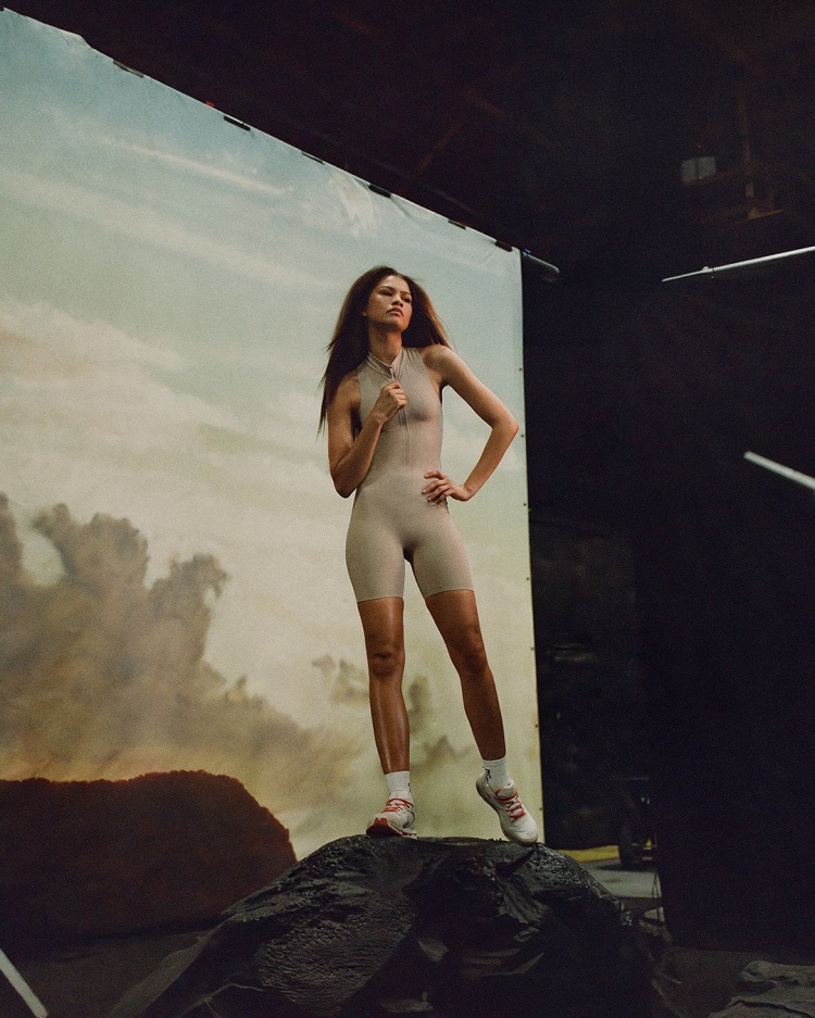 Zendaya拍攝On形象廣告的側拍花絮，曾經Zendaya拍攝廣告創造出1億廣告價值