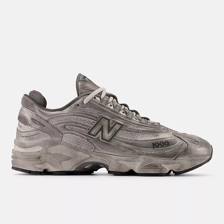New Balance 1000復古球鞋以刷舊、復古的外觀，是為球鞋控必收之選。