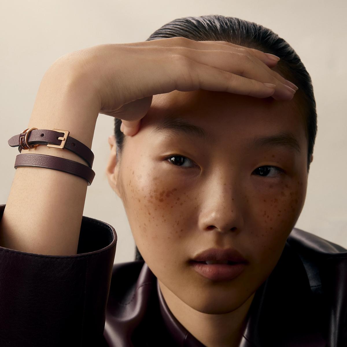 「招桃花珠寶」指的是結合愛情象徵色彩與能量寶石的飾品，透過設計與材質的巧妙搭配，為佩戴者注入浪漫氛圍與積極的情感能量。