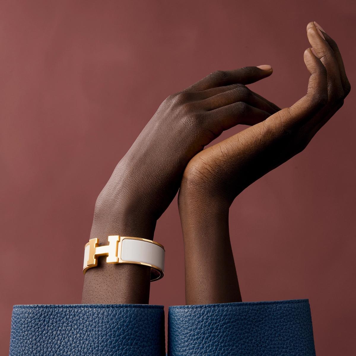 三萬元內的價格門檻，讓更多人能以相對親民的方式，擁有愛馬仕的經典設計。