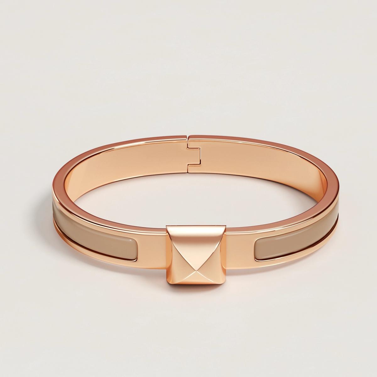 這款鍍玫瑰金板栗棕琺瑯手環，以 Medor 鉚釘為靈感，散發低調卻堅定的氣場。