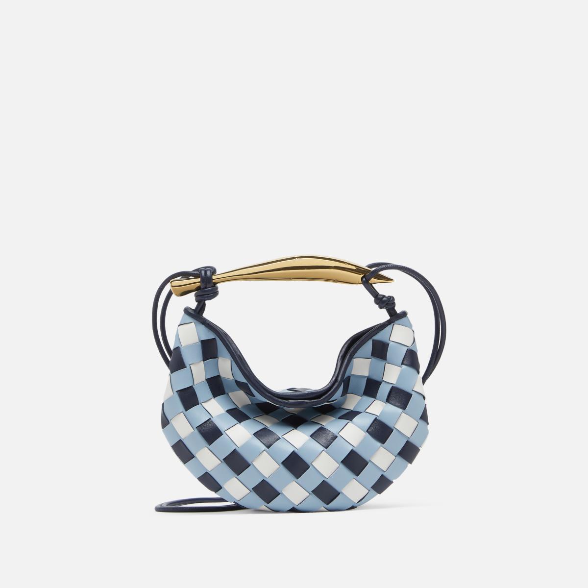 Bottega Veneta 的編織工藝，讓皮革猶如顏料般，能揮灑出多樣貌的變化。