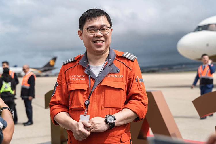 在張國煒眼裡，傳統航空玩得太保守，只做「單點到單點」的直飛市場，像是永遠在追逐短視的票價戰。