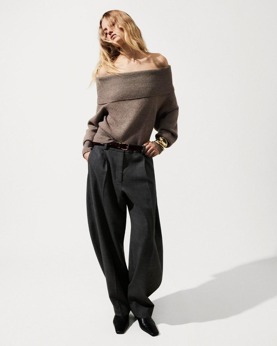 錐形褲上寬下窄，對於大腿比較有肉的人特別友好，可以在大腿處保留空間，同時修飾小腿線條。延續其縮扣的特性，在褲長上建議選擇九分長度，露出腳踝，整體會更顯輕盈。