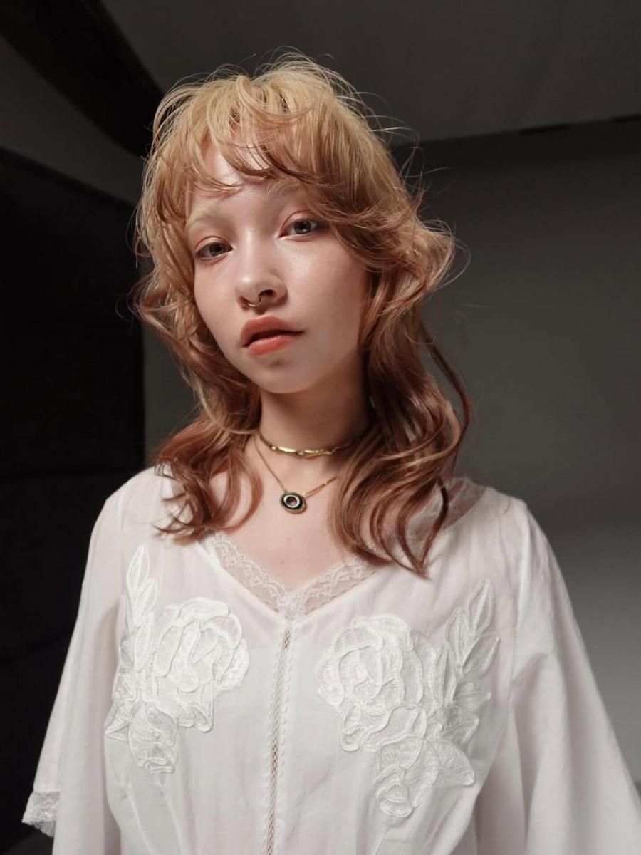 及肩髮型推薦20:嬉皮捲