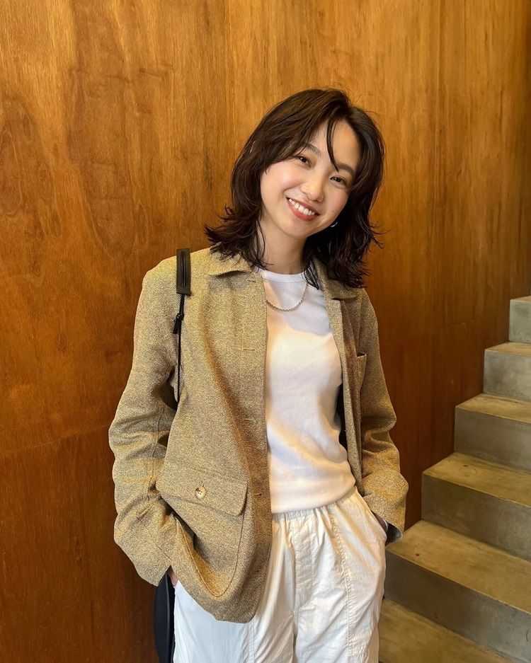 及肩髮型推薦11：復古髮尾捲