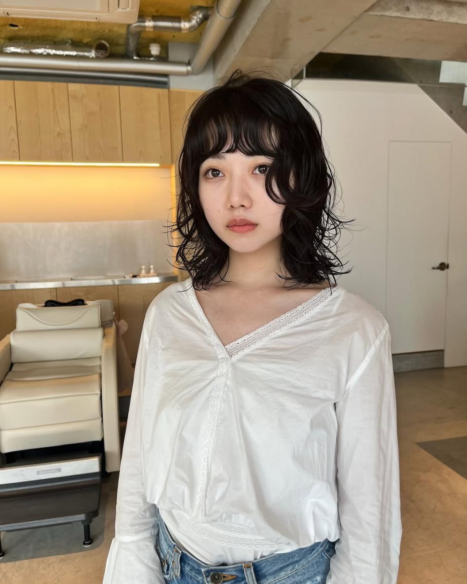 及肩髮型推薦7：萊斯利捲