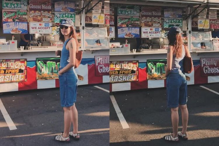 以牛仔背心搭配牛仔短褲，演繹出率性又清爽的同性質風格。俐落的無袖剪裁展現手臂線條，搭配膝上短褲拉長腿部比例，既減齡又帶點中性酷感。