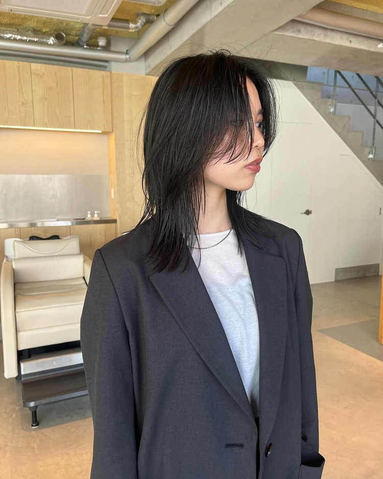 及肩髮型推薦12：八字中分