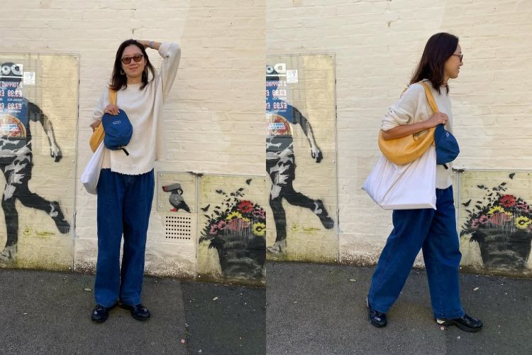 寬鬆淺色針織上衣搭配飽和藍色直筒牛仔褲，輕鬆自在的比例感，沒有過多修飾卻充滿氛圍。