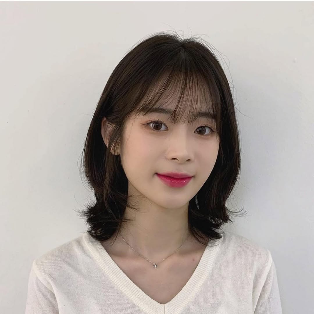及肩髮型推薦5：個性外翻中短髮