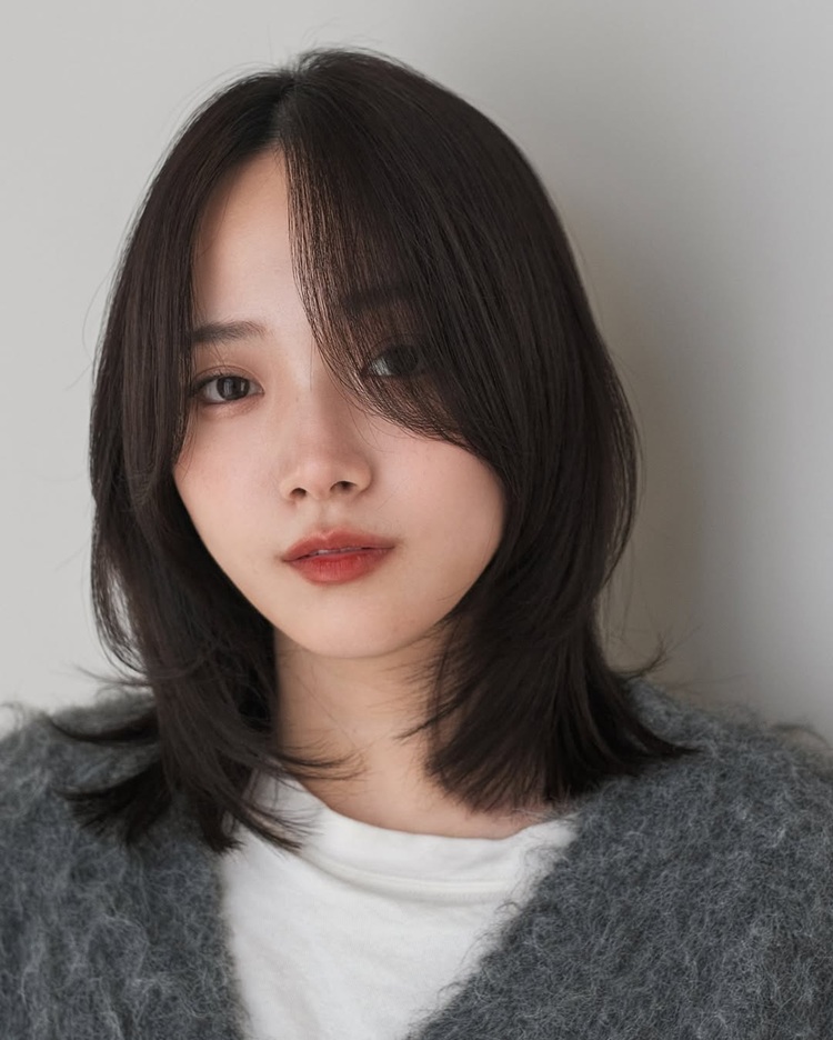 及肩髮型推薦6：八字瀏海梨花頭