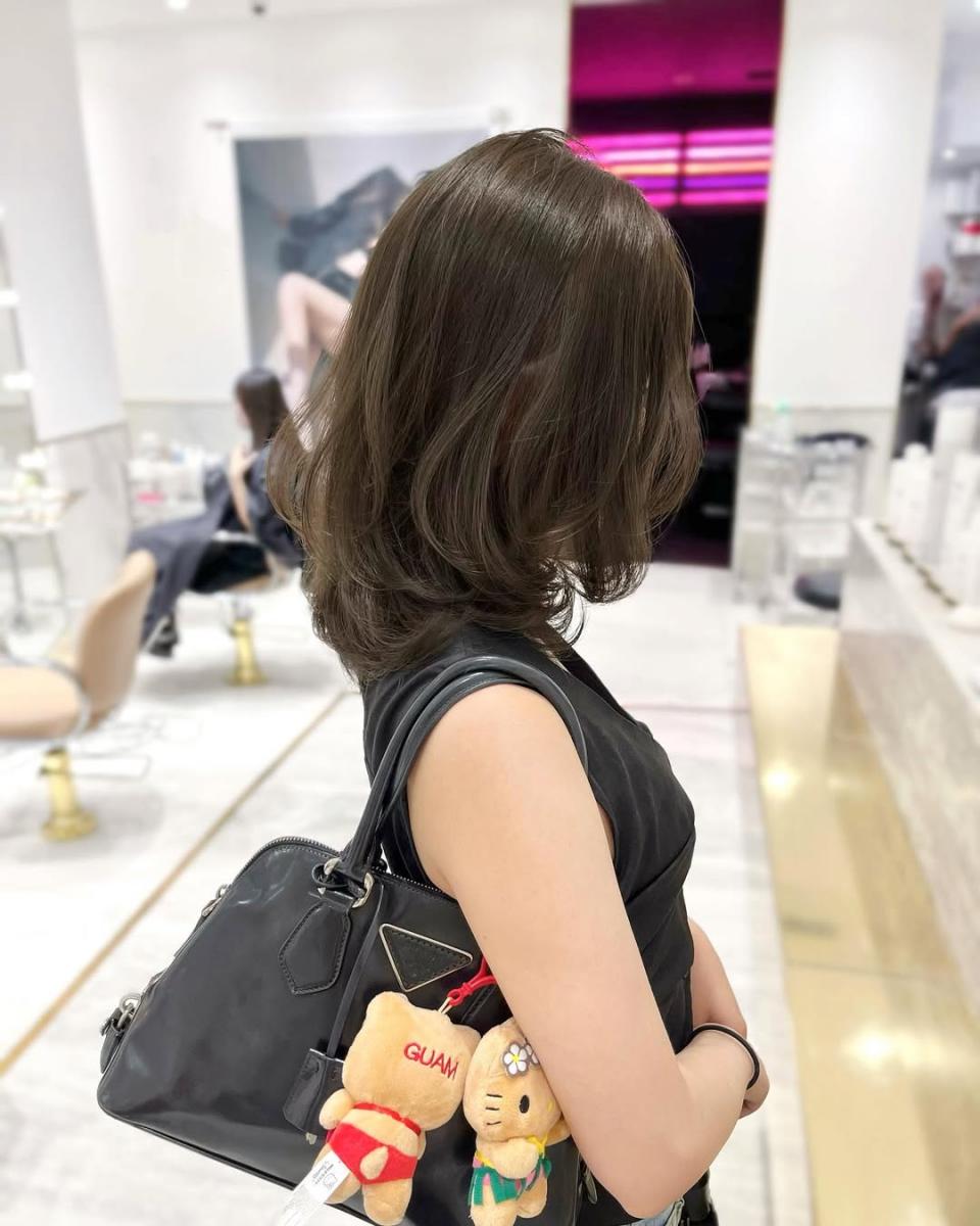 及肩髮型推薦9：低層次輪廓燙