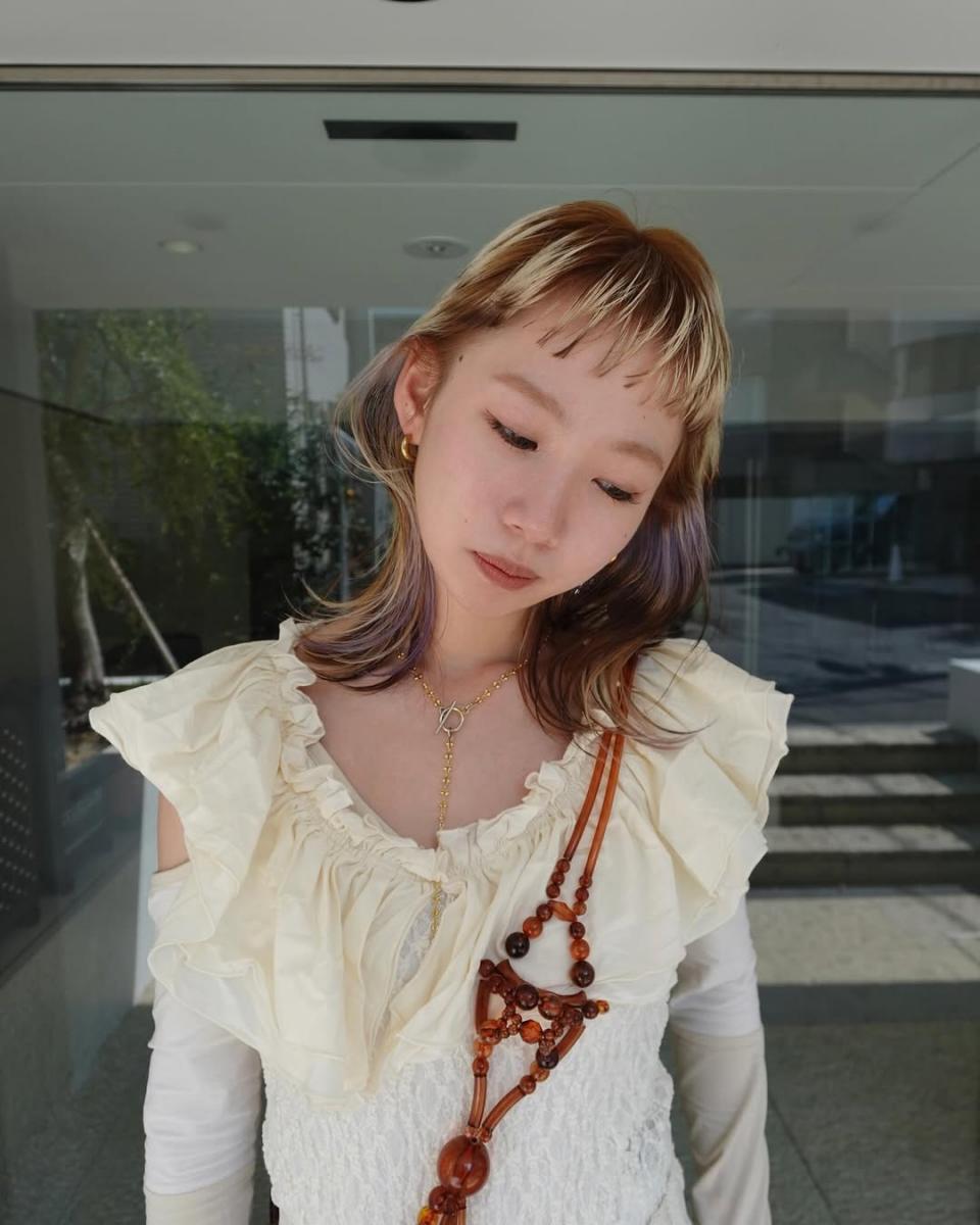 及肩髮型推薦15:眉上瀏海+S捲