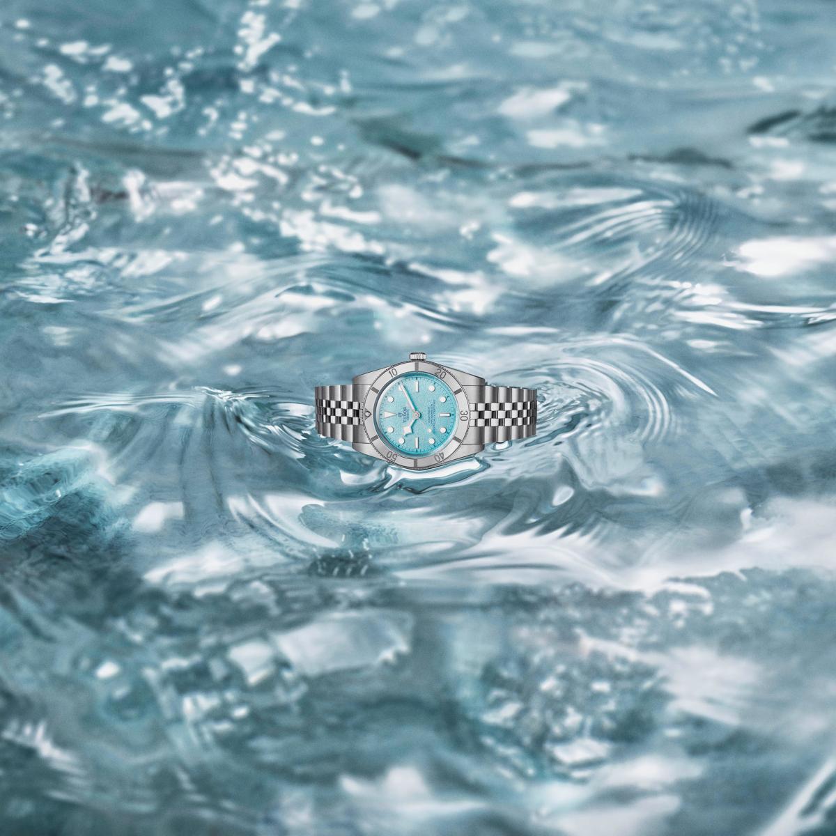 許多人誤以為買到「潛水錶」就能一勞永逸,但事實上,防水性能會隨著時間與使用環境逐漸下降。尤其腕錶經歷過維修、更換零件或碰撞後,密封性可能已經受到影響。