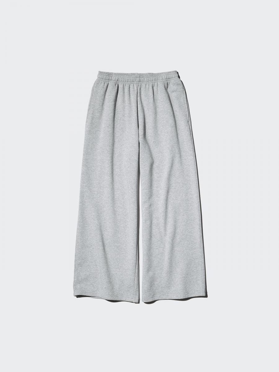 寬褲穿搭一直是近幾年女孩熱議的關鍵字，這次我們推薦這款棉質寬褲，以傘狀的方式為設計，對於身材的高度包容性，能滿足女孩日常的搭配。