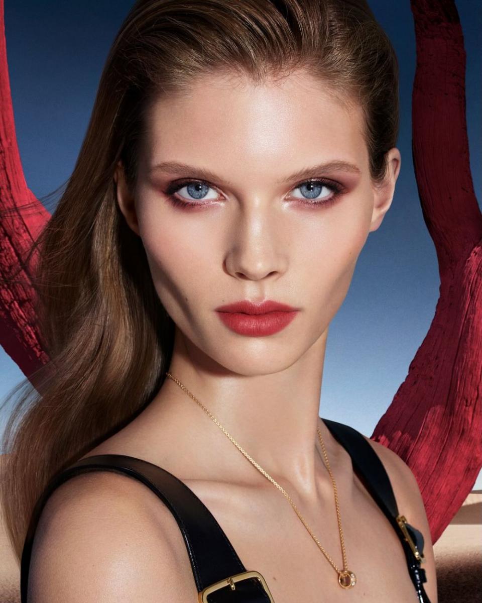 而席琳（Celine）也在今年上半年推出首個彩妝系列。而作為奢侈品龍頭，LV 也藉著首款彩妝系列，做出更清晰的市場定位與區隔，放大體驗經濟的價值，讓奢華可以更奢華、強化品牌的影響力。