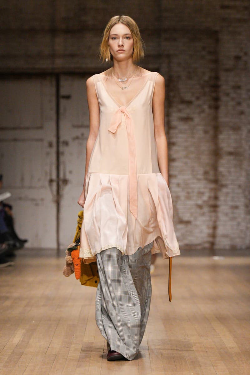 與去年同期相比， Coach 單一品牌的營收增長 13%，達到 14 億美元（約新台幣 430 億元），集團全年營收預測將達到 70 億美元（約新台幣 2,131 億元），創歷史新高。