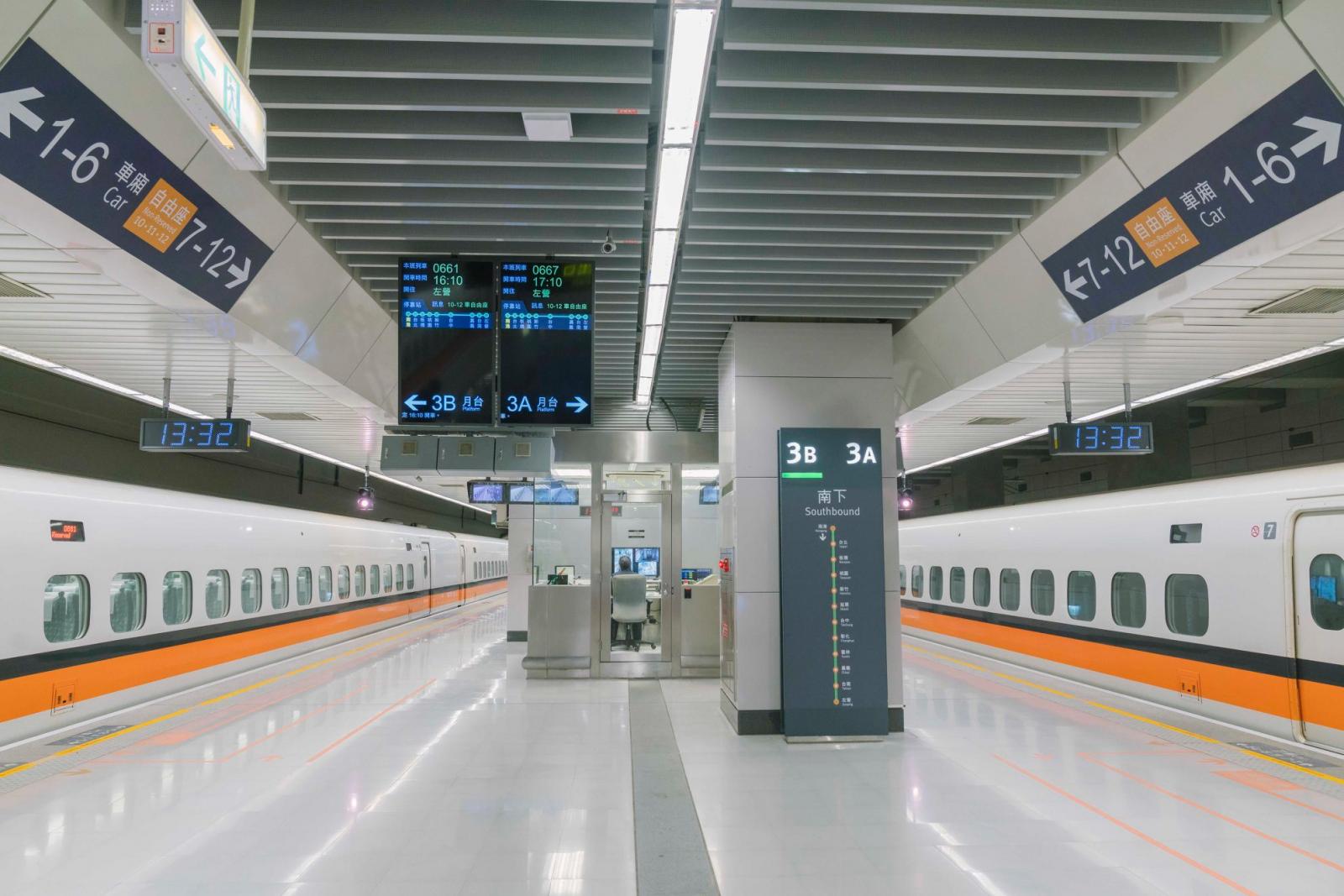 另外，高鐵也將於明年推出「指定車次自由座」政策。根據高鐵規劃，在尖峰時段，欲購買自由座的旅客，必須要「指定車次」才能購買，例如：購買 137 次的自由座車票，當天就只能搭乘 137 次的自由座，其餘車次都不能搭乘，