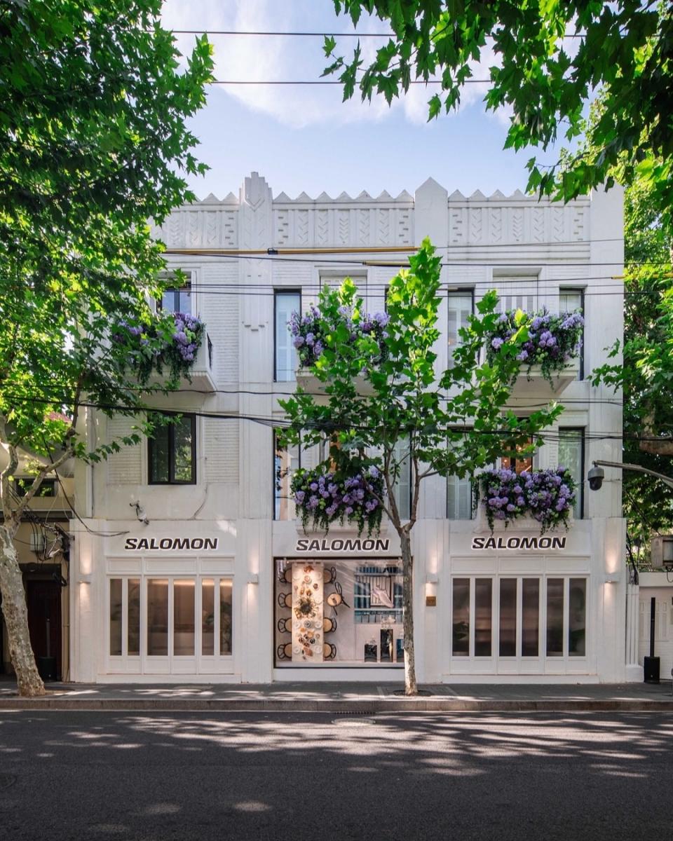 創立於 1947 年，這個源自法國阿爾卑斯山的運動品牌，將精湛工藝與極致運動性能完美融合，更拓展至戶外運動領域，深受運動者的喜愛。