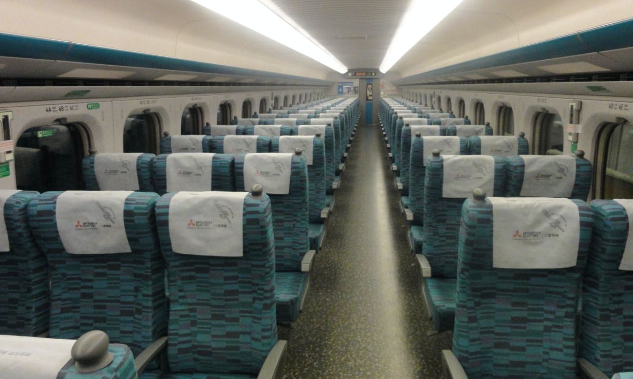 例如：購買 137 次的自由座車票，當天就只能搭乘 137 次的自由座，其餘車次都不能搭乘，且每班車的自由座車票也將有限量發行，避免自由座車廂過於擁擠，導致旅客必須站在對號座車廂，也能大幅提升安全性及乘車品質。