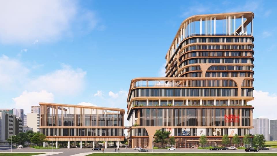 籌備多時,位於台南東區中華東路與小東路口,將打造結合百貨商場的複合型轉運中心。第一期建築為地上 13 層、地下 6 層,功能包括:1 樓公車轉運空間,2 至 6 樓購物商場,7 至 13 樓商辦空間,地下設停車場。第二期預留捷運轉乘空間,待捷運動工後興建,未來將成為台南重要新地標之一。